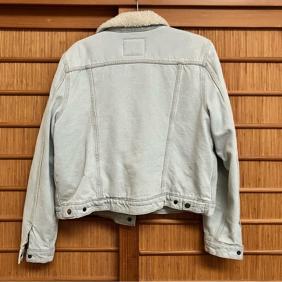 Levi's Light Blue Jean Jacket with White Sherpa Collar - Picture 2 of 3
